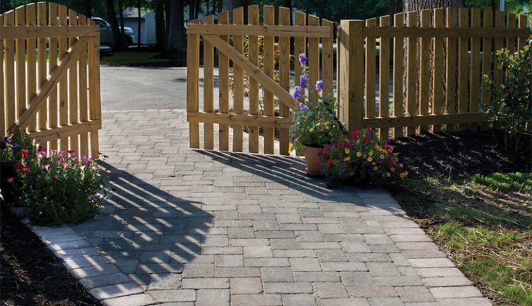 Paver pathway with English Cobble pavers