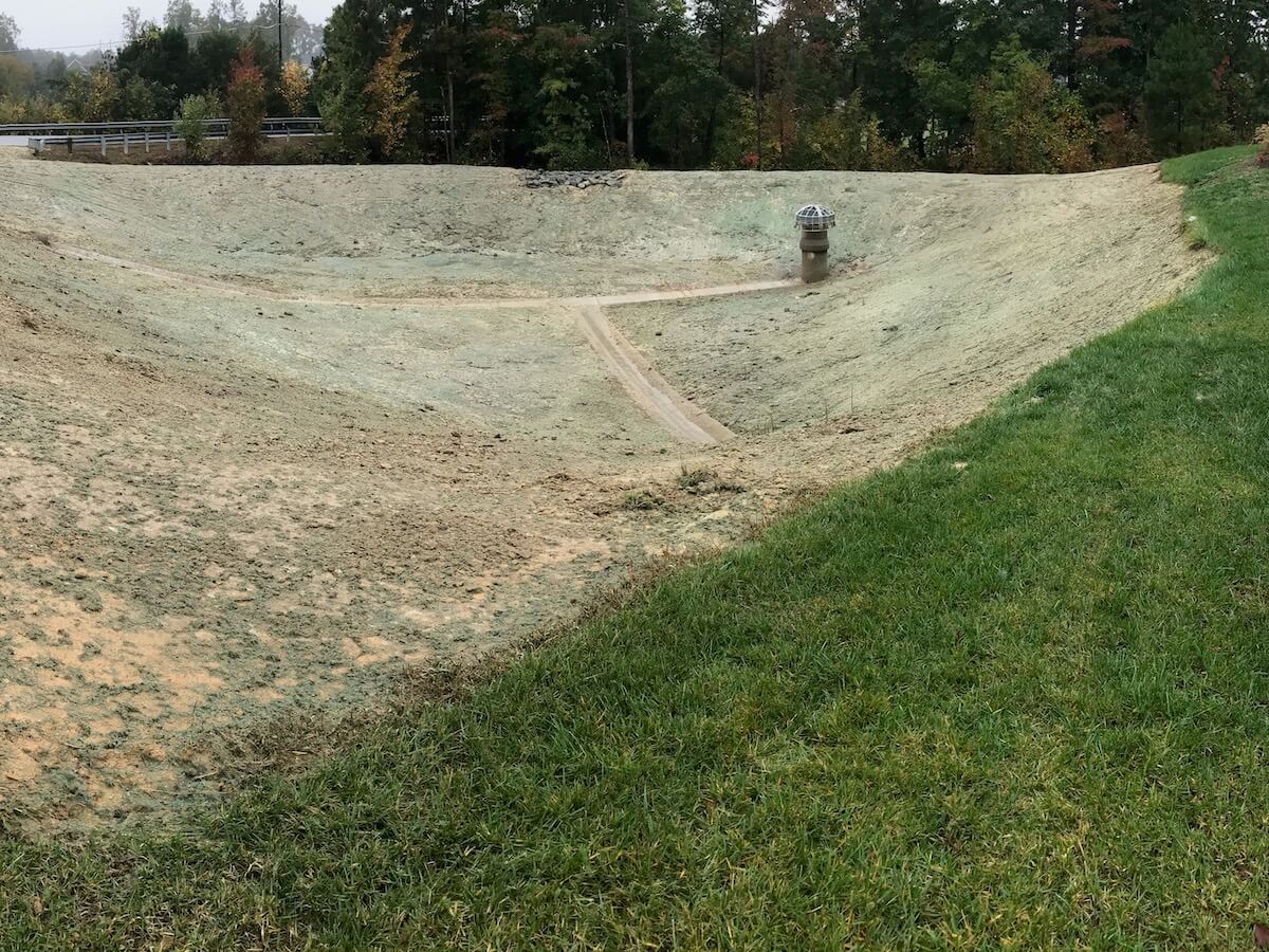 Hydroseeded pond with Earthguard hydromulch and grass seed