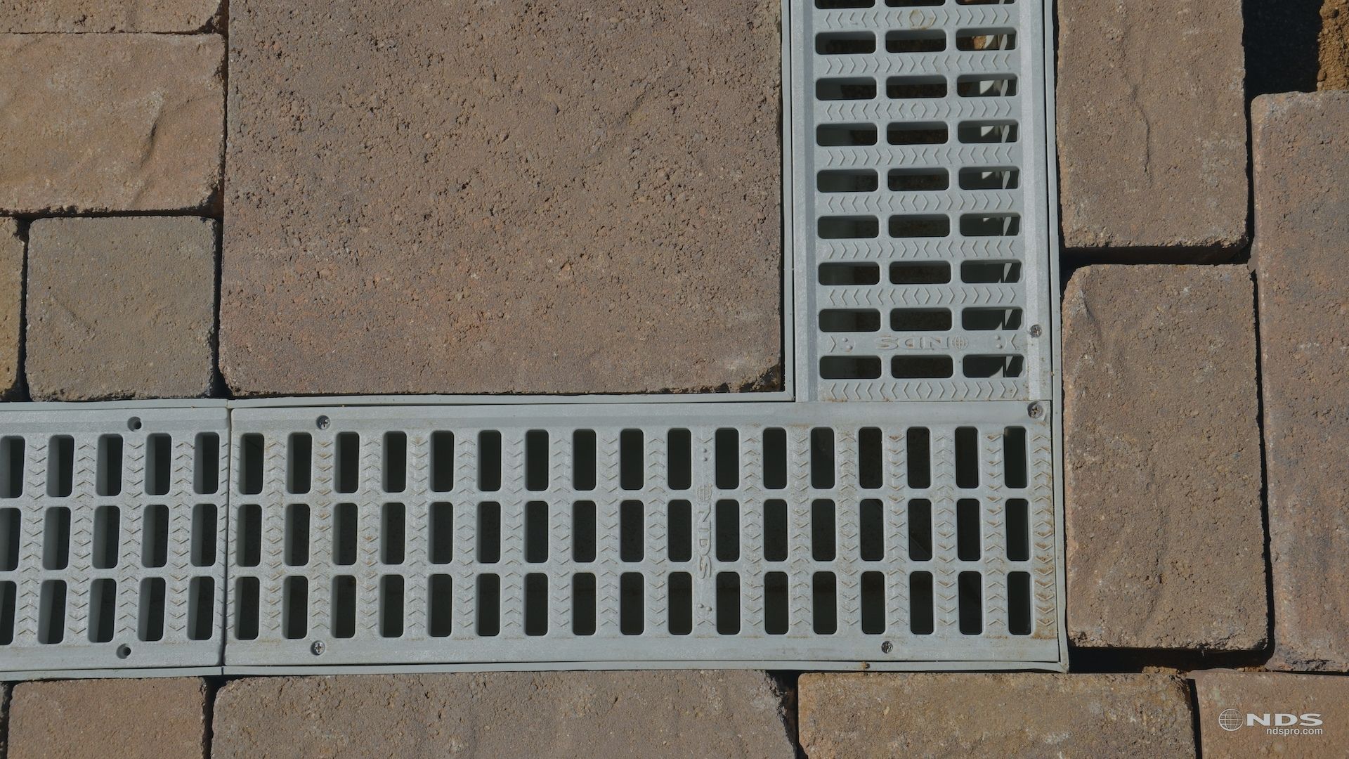 NDS 5 Pro Series Channel Grate, Ductile Iron