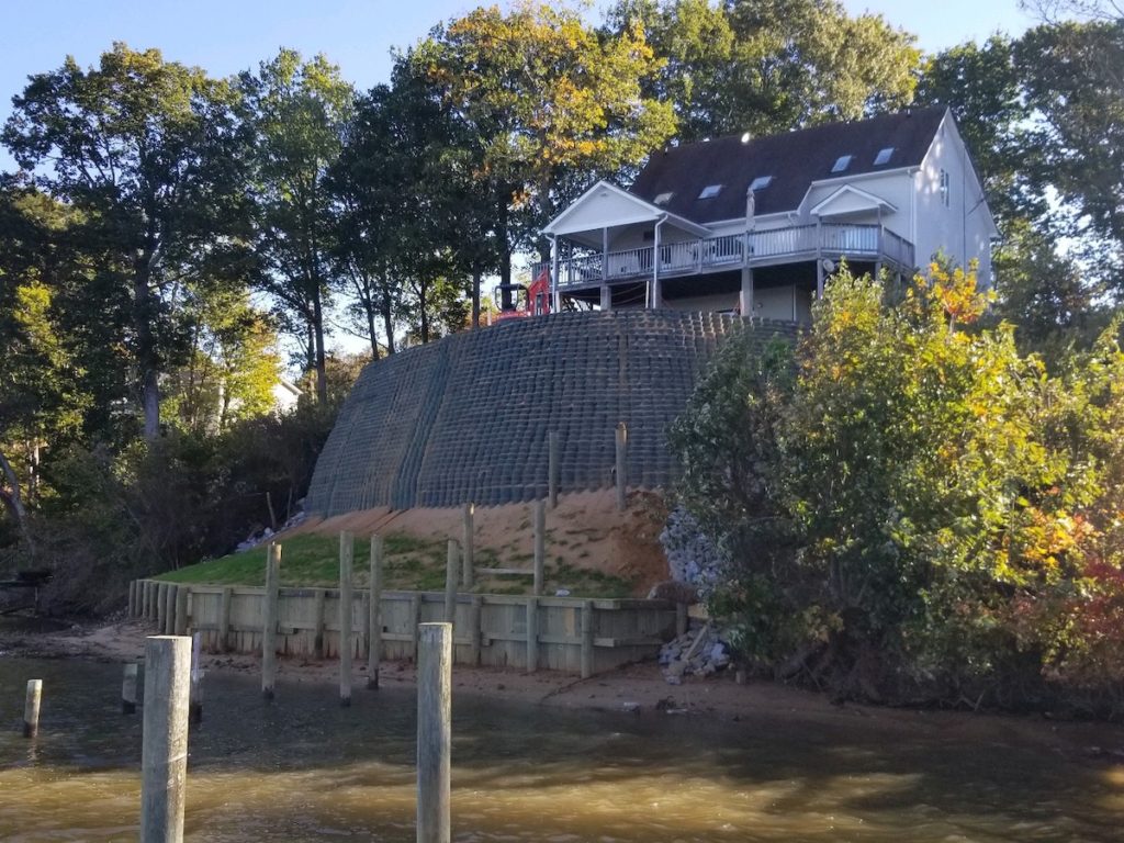 River home with GEOWEB retaining wall