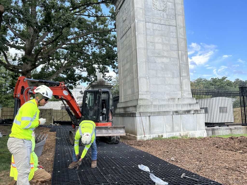 GEOTERRA Mats installed around statute at Arlington National Cemetery