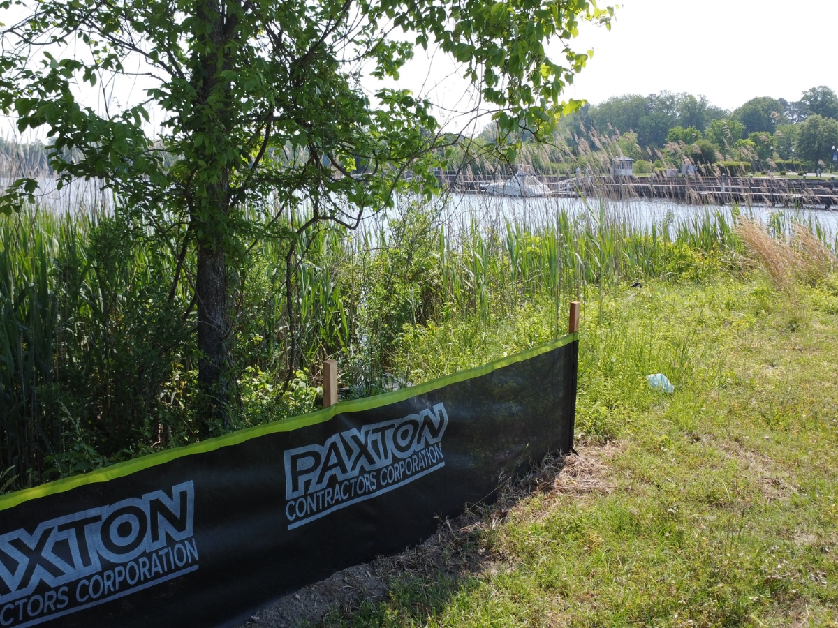 400EO logo silt fence